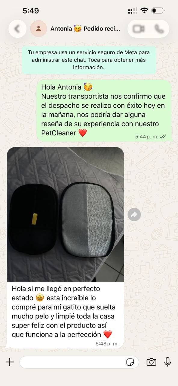 Reseña de Antonia mostrando su PetCleaner y el pelo que recogió en casa